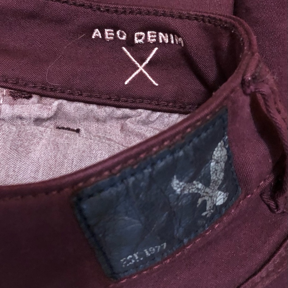 American Eagle Outfitters Super Stretch Hi-Rise Shortie Burgundy Shorts, size 4 - Picture 3 of 6